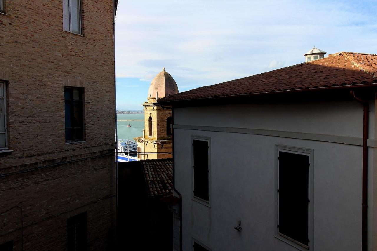 Uno Sguardo Sul Mare - Appartamento Ancona Exteriör bild