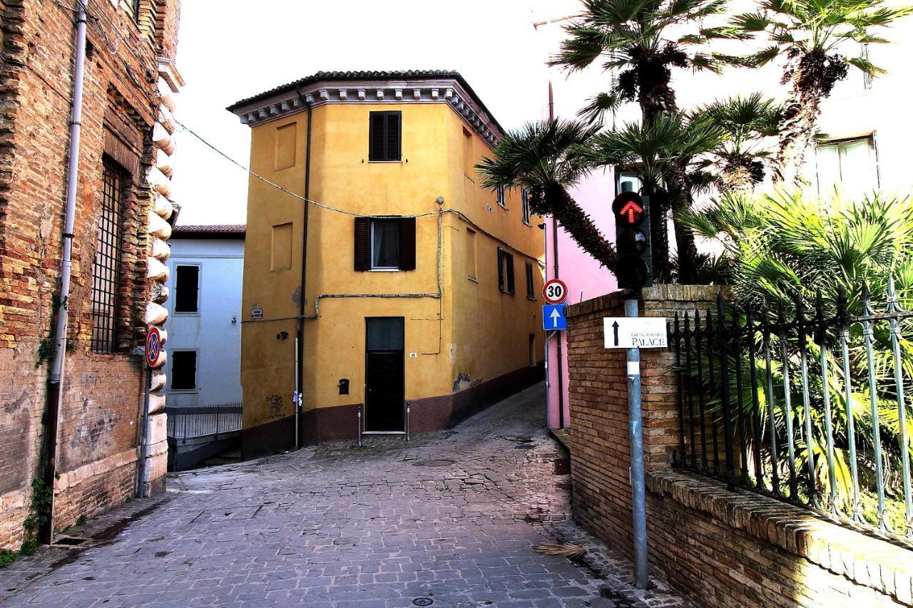 Uno Sguardo Sul Mare - Appartamento Ancona Exteriör bild